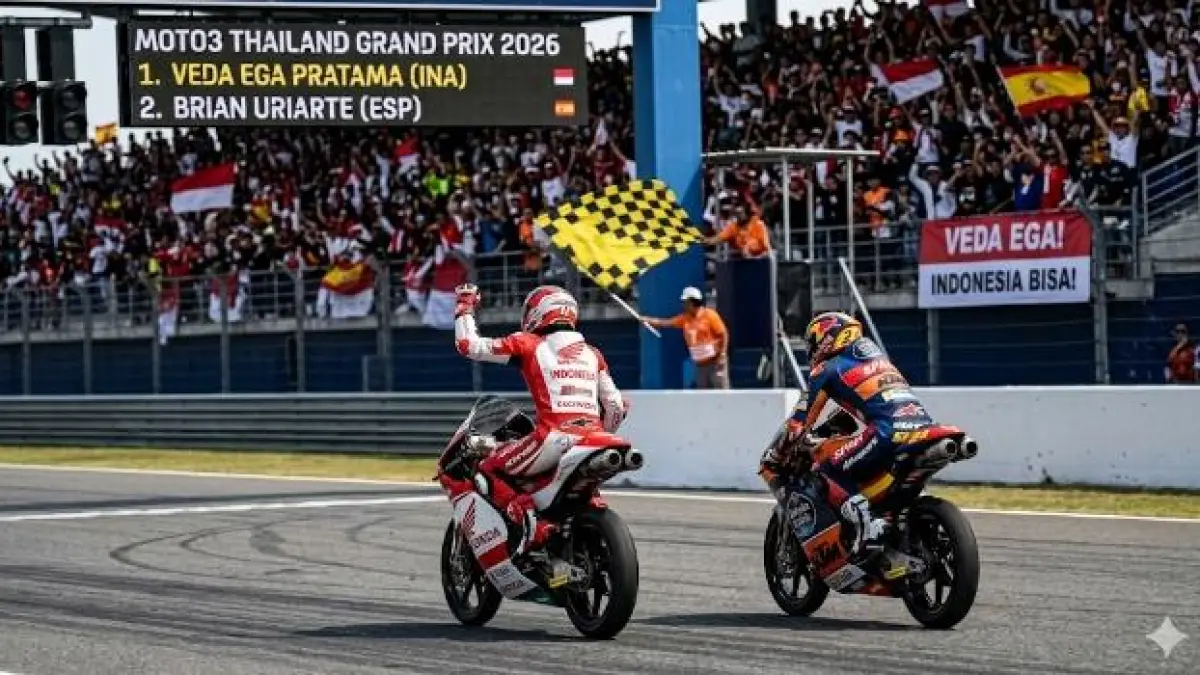 Veda Ega Pratama finis di depan Brian Uriarte pada Moto3 Thailand 2026 dan mulai mengancam dominasi pembalap Eropa.(Gemini AI)