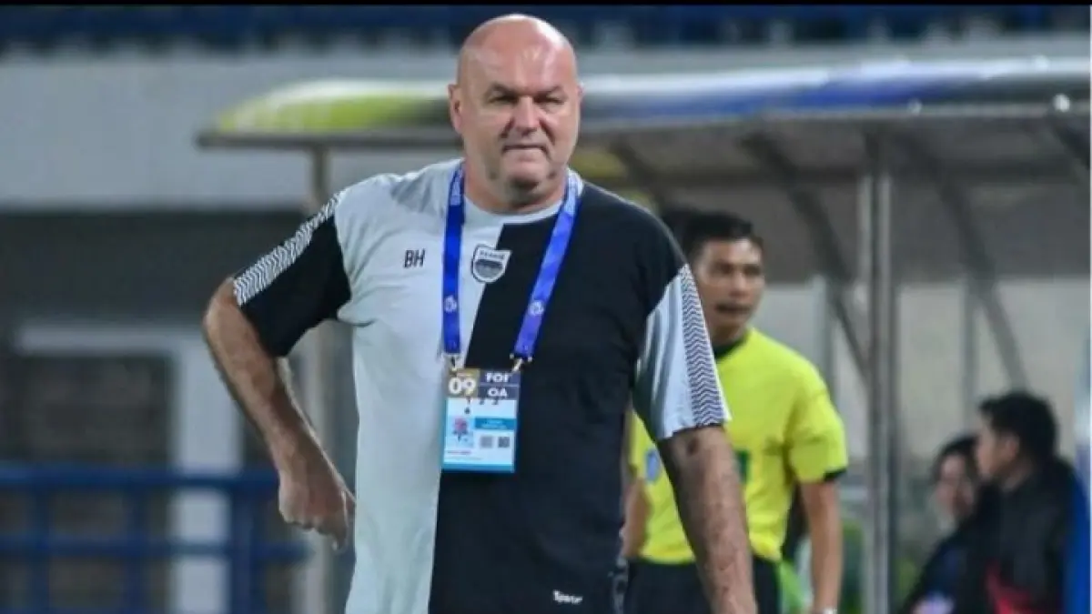 Bojan Hodak menegaskan standar tinggi untuk skuad Persib jelang musim 2026. Disiplin dan konsistensi menjadi fokus utama tim.
