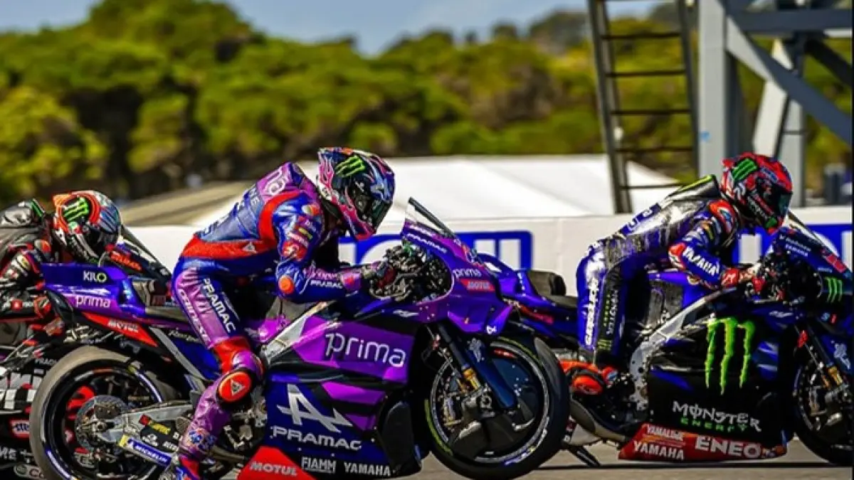 Hasil Moto3 Hungaria 2026: Maximo Quiles juara, Fadillah Arbi Aditama finis posisi 15 usai long penalty. Simak klasemen terbaru. (Pinterest)