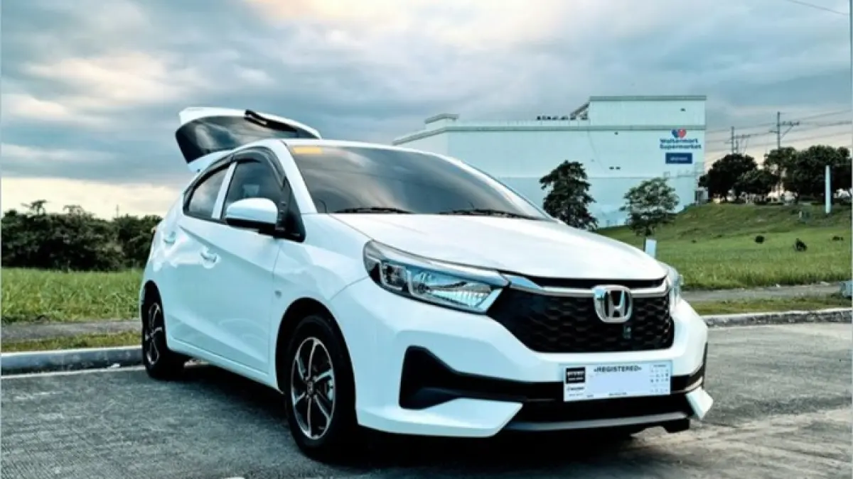 Honda Brio Satya E CVT 2026 kembali diproduksi dengan spek lengkap, fitur menarik, dan desain modern yang tetap jadi pilihan city car favorit.