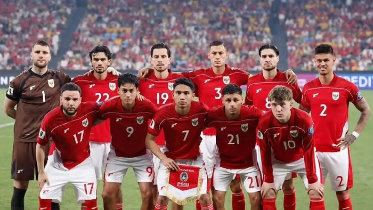 Timnas Indonesia di Piala Dunia 2026 jadi sorotan dunia usai mendapat dukungan Ronaldo, Messi, dan ribuan diaspora di Amerika.(Gemini AI)