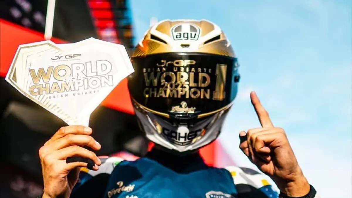 Brian Uriarte kehilangan poin setelah revisi hasil Moto3 Hungaria 2026. Insiden ini mengubah peta persaingan klasemen rookie.(Gemini AI)