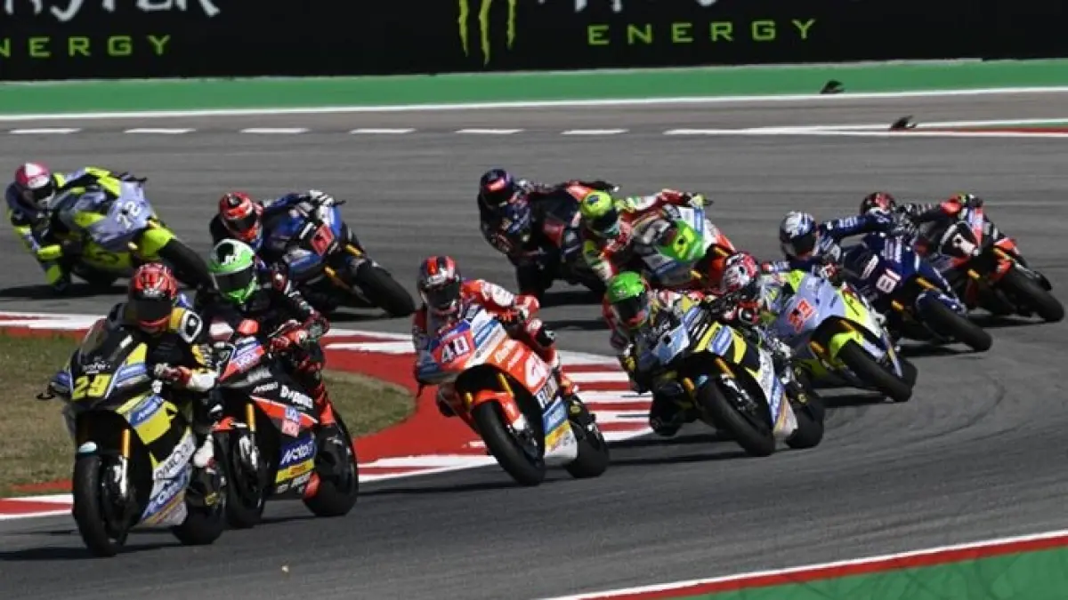 Drama Moto3 Hungaria 2026, poin Brian Uriarte dihapus dan Veda Ega Pratama naik ke puncak klasemen rookie dengan 81 poin.(Gemini AI)