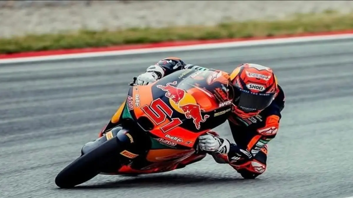 Feda Ega Pratama kembali pimpin klasemen rookie Moto3 2026 usai mendapat tambahan poin, sementara Brian Uriarte kehilangan poin GP Hungaria.(Gemini AI)