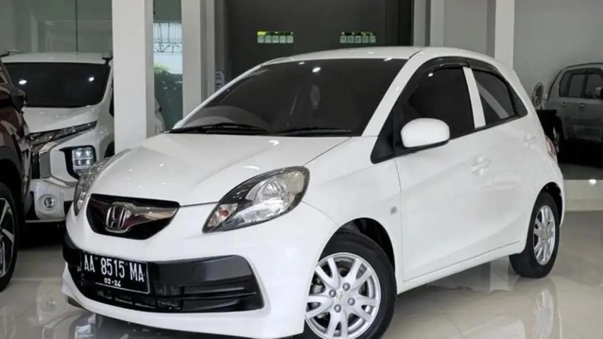 Honda Brio bekas 2016 dijual Rp85 juta. Kondisi rapi, AC digital, kilometer 89 ribu dan cocok jadi mobil harian irit.(Gemini AI)