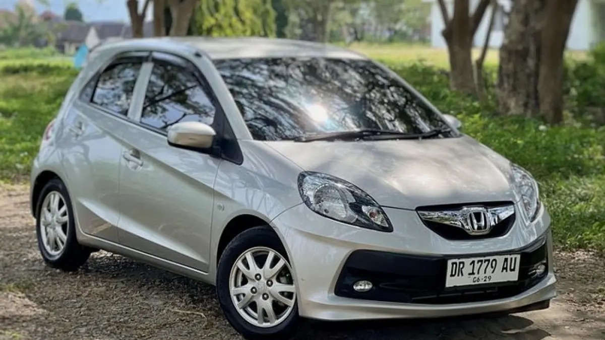 Honda Brio bekas dijual mulai Rp79 jutaan hingga Rp179 juta. Banyak pilihan tahun muda dengan kilometer rendah dan DP ringan.(Gemini AI)