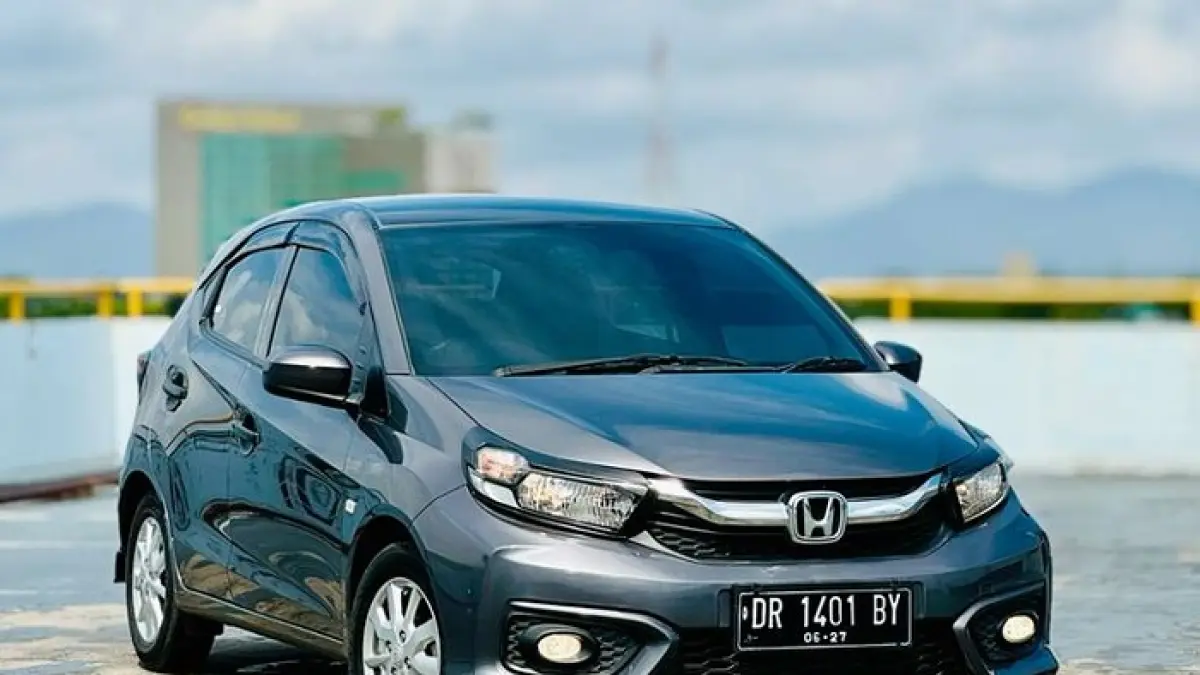 Honda Brio E CVT 2019 bekas dijual Rp140 jutaan. City car irit BBM, perawatan murah, dan cocok untuk mobil pertama.(Gemini AI)