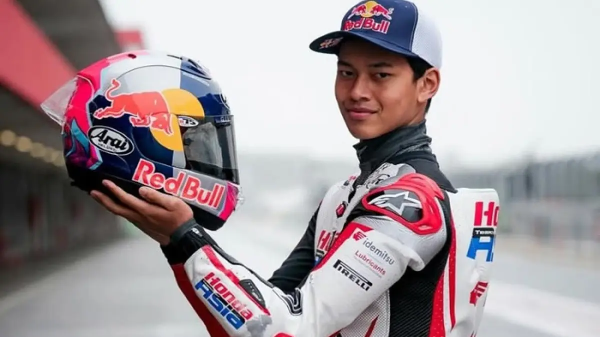 Veda Ega Pratama bikin kejutan di Moto3 2026 dengan memecahkan rekor dan meraih dua penghargaan bergengsi pada musim debutnya.(Gemini AI)