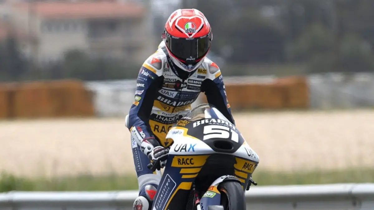 Brian Uriarte didiskualifikasi dari Moto3 Catalunya 2026 akibat pelanggaran teknis. Seluruh poin dihapus dan klasemen rookie berubah.(Gemini AI)