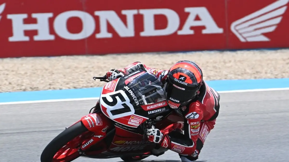 Brian Uriarte didiskualifikasi dari Moto3 Catalunya 2026 akibat penggunaan oli mesin di luar spesifikasi FIM dan kehilangan seluruh poin.(Gemini AI)