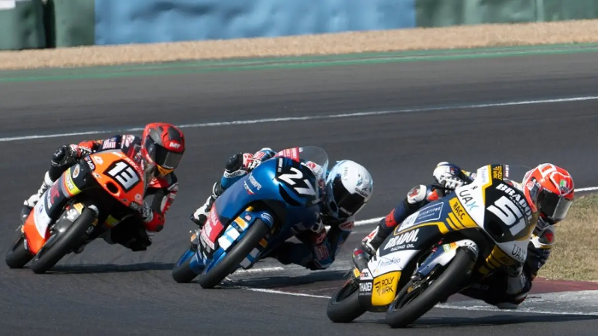 Brian Uriarte kehilangan poin Moto3 Hungaria 2026 setelah hasil balapan direvisi. Simak kronologi lengkap dan dampaknya.(Gemini AI)