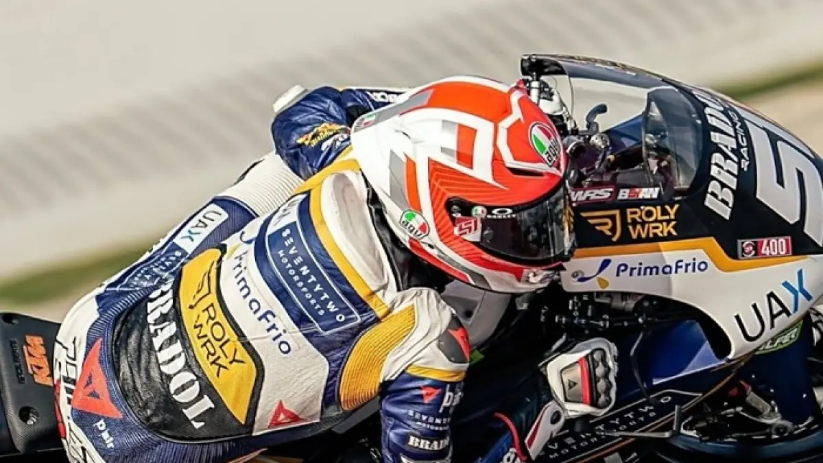 Brian Uriarte kehilangan seluruh poin Moto3 Hungaria 2026 setelah status finisnya direvisi menjadi DNF oleh FIM dan Dorna.
(Gemini AI)