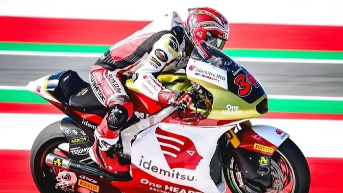 Insiden Sepang 2015 kembali dibongkar. Duel Valentino Rossi dan Marc Marquez ternyata menyimpan fakta yang selama ini terlupakan.(Pinterest)