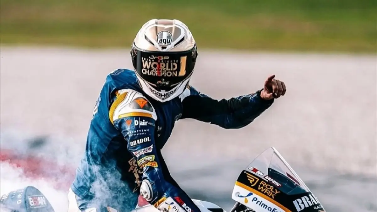 Veda Ega Pratama vs Brian Uriarte Moto3 2026: red flag ubah klasemen, kontroversi poin, paddock Moto3 geger.(Gemini AI)