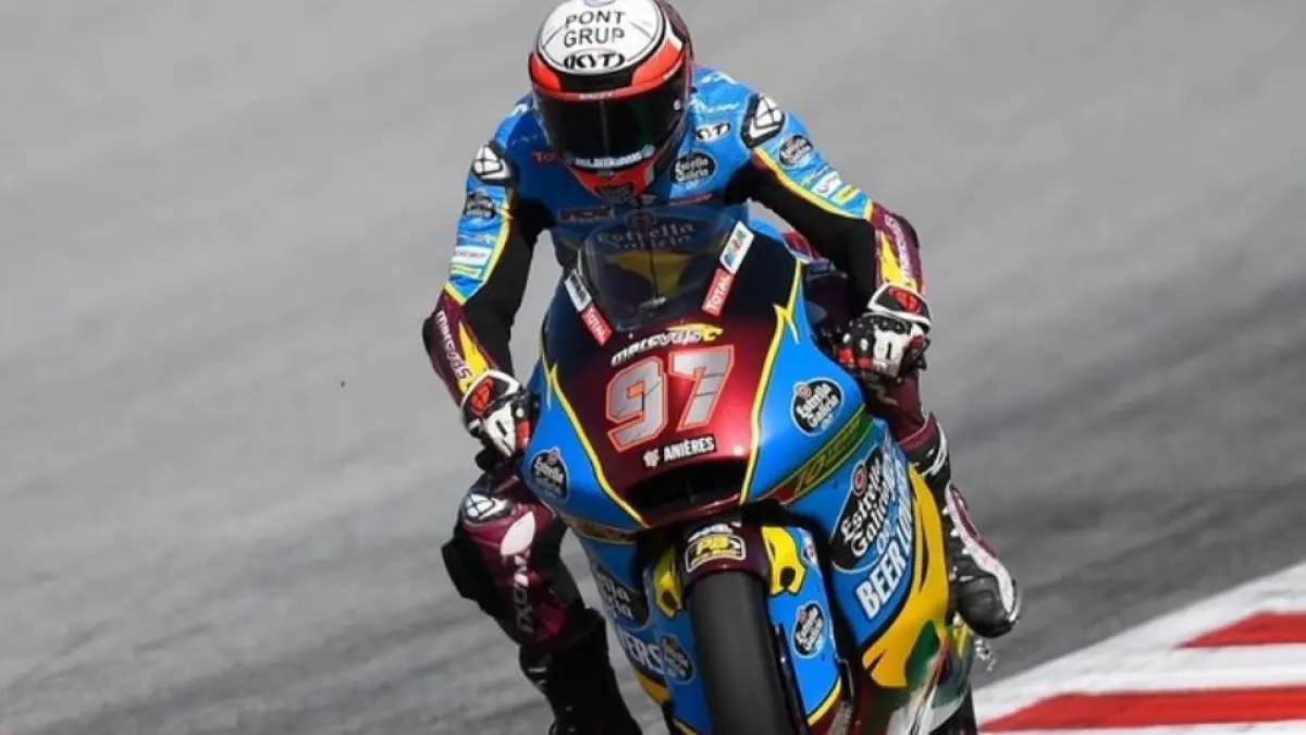 Feda Ega Pratama kembali puncaki klasemen Rookies Moto3 2026 setelah revisi hasil balapan Hungaria oleh Dorna dan FIM. Simak update klasemennya di sini!