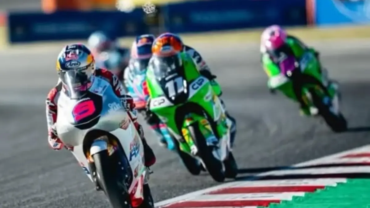 Kiandra Ramadipa juara Moto3 Junior Portugal 2026! Kini tempati posisi 2 klasemen Moto3 Junior Championship 2026. Simak perjuangan rider Indonesia di sini.