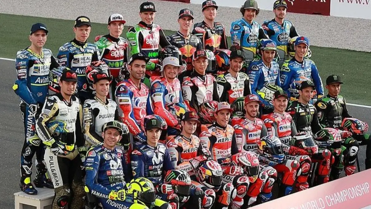 Valentino Rossi tinggalkan Honda pada 2003 dan membuat Yamaha bangkit. Simak kisah kemunduran Honda setelah kehilangan sang legenda.(Pinterest)