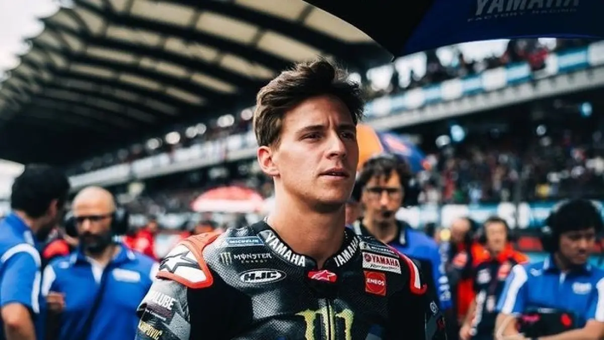 Fabio Quartararo Honda makin santer. Sikap blak-blakannya ke Yamaha jadi sorotan, sementara KTM siapkan revolusi MotoGP 2027.(Gemini AI)