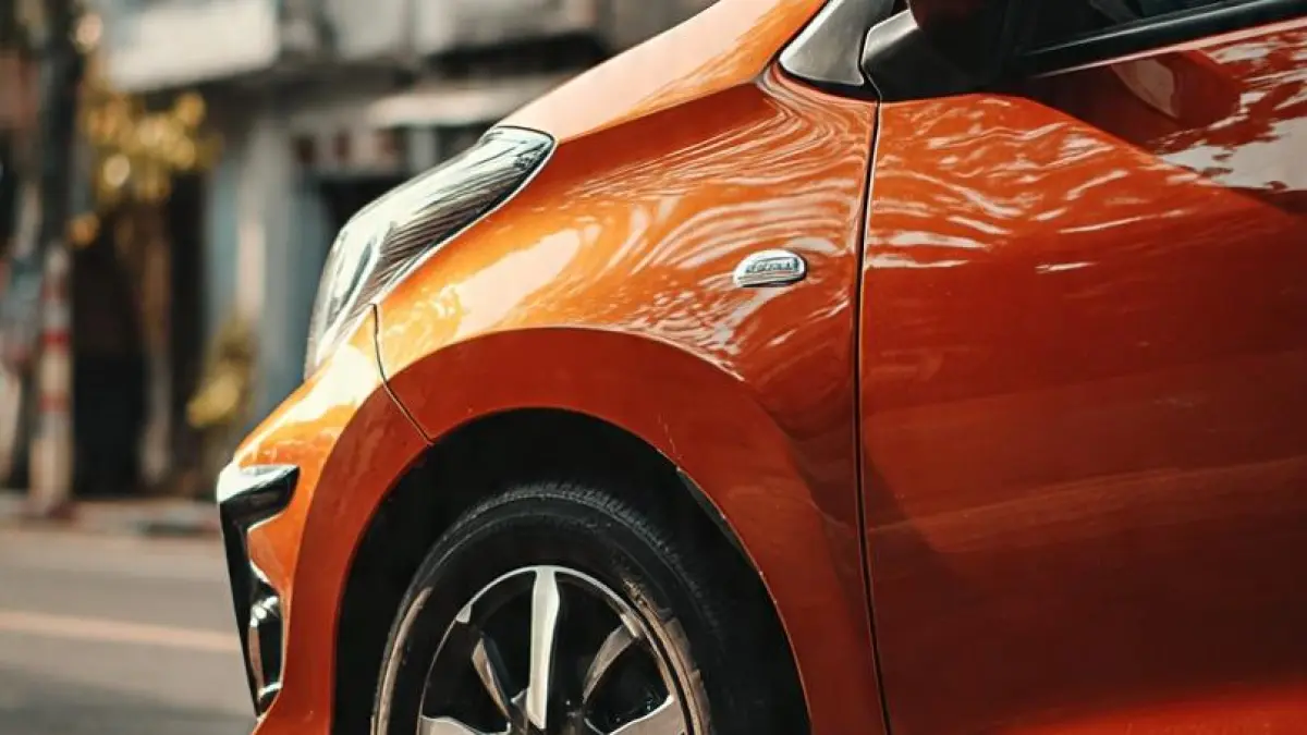 Toyota Calya 2026 cocok untuk mobil pertama karena ekonomis dan mudah digunakan sehari-hari.(Ilustrasi AI)