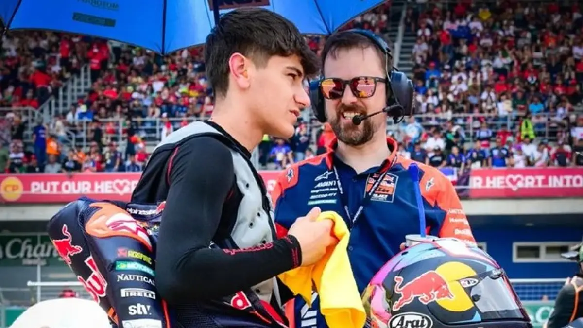 Alvaro Carpe resmi diskors satu balapan usai insiden yang mencederai David Munoz. Veda Ega Pratama diuntungkan di Moto3 Ceko.(Gemini AI)