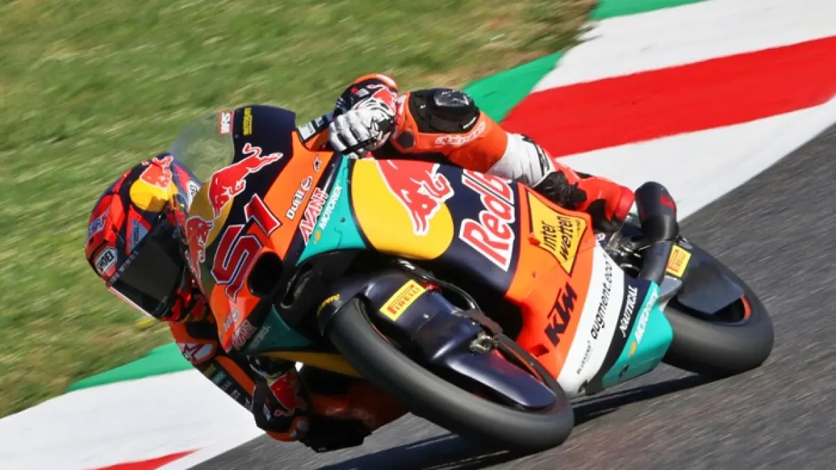 Brian Uriarte didiskualifikasi dari Moto3 Catalunya 2026 akibat pelanggaran spesifikasi oli. Ini penyebab dan dampaknya.(Gemini AI)