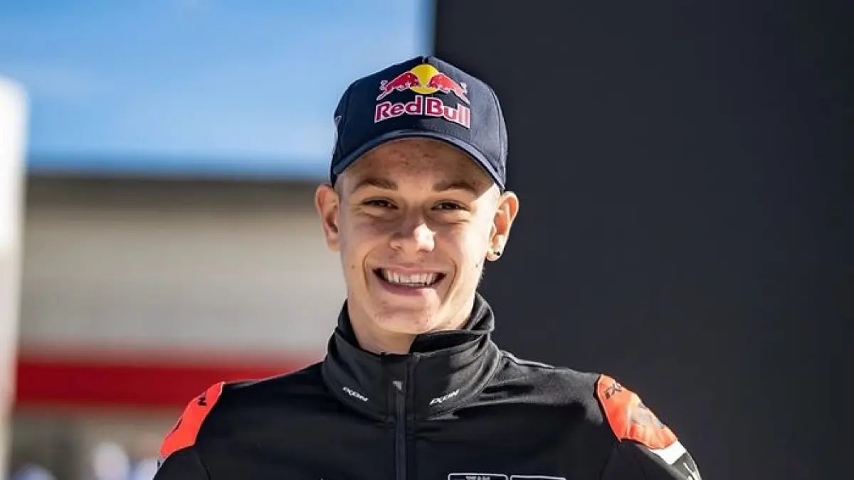 Guido Pini juara Moto3 Austin 2026 usai memanfaatkan drama tikungan terakhir dan meraih kemenangan Grand Prix pertamanya.(Gemini AI)