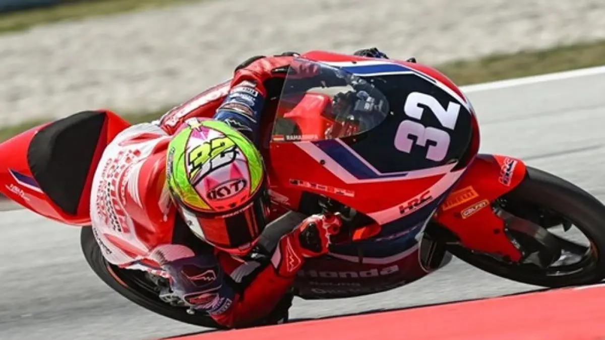 Kiandra Ramadipa juara dramatis di Estoril usai melakukan overtake penentu di lap terakhir dan finis di posisi pertama.(Gemini AI)