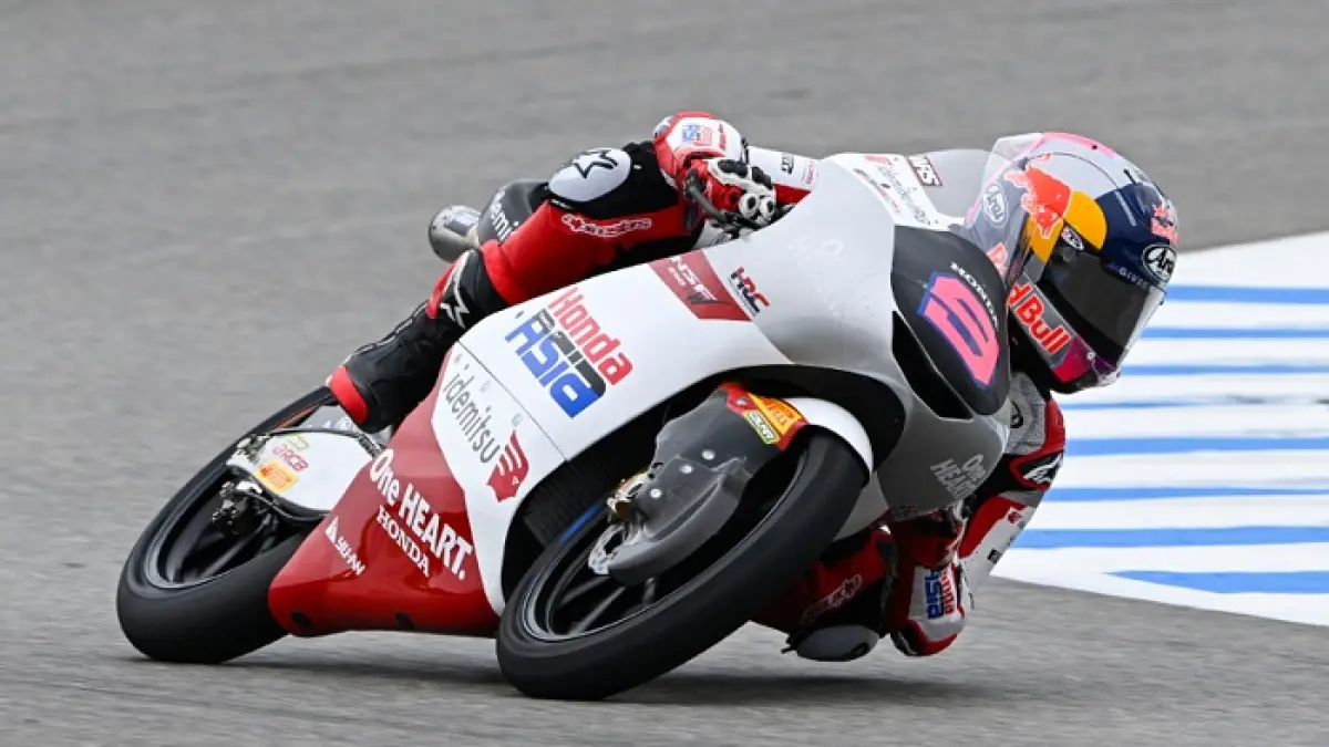 Veda Ega Pratama dikabarkan akan disambut ribuan fans di Republik Ceko. Tribun merah putih dan spanduk raksasa siap meriahkan Moto3.(Gemini AI)