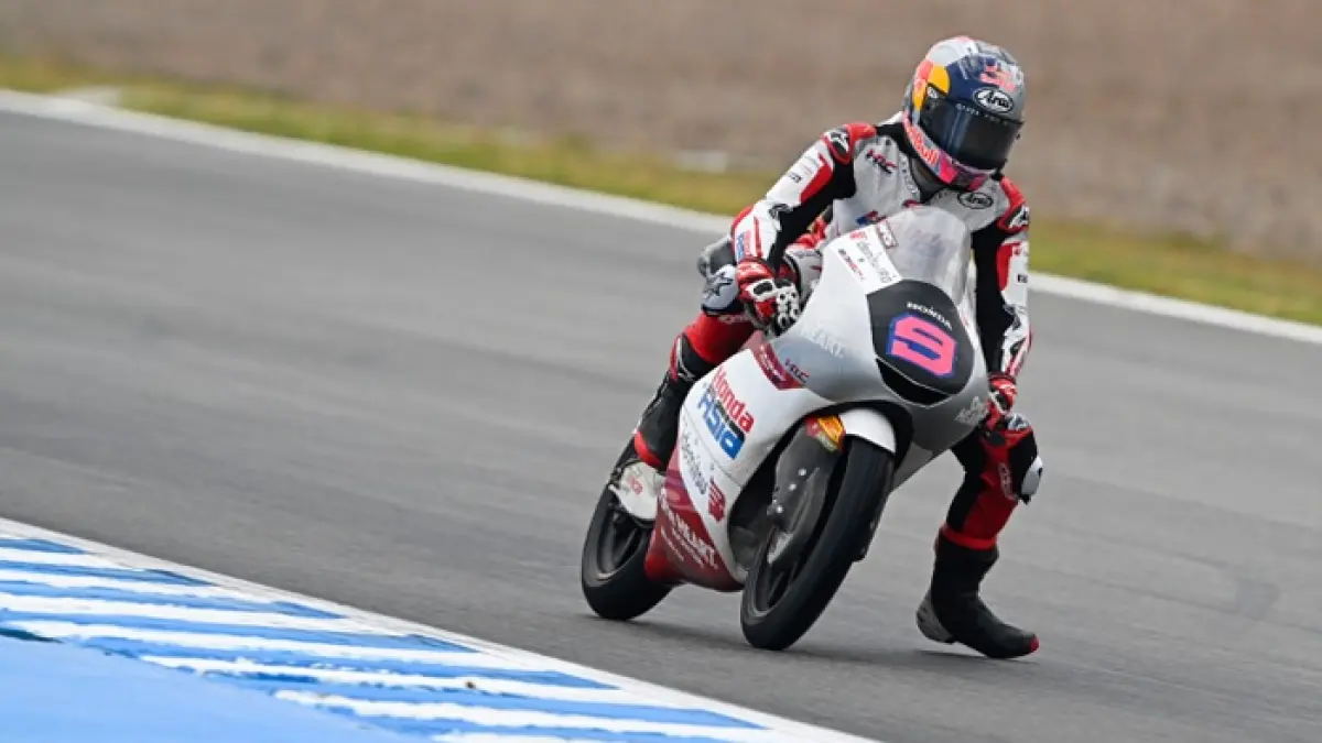 Veda Ega Pratama jadi sorotan jelang Moto3 GP Ceko. Rumor Honda boikot balapan dan regulasi siluman dipastikan hoaks.(Gemini AI)