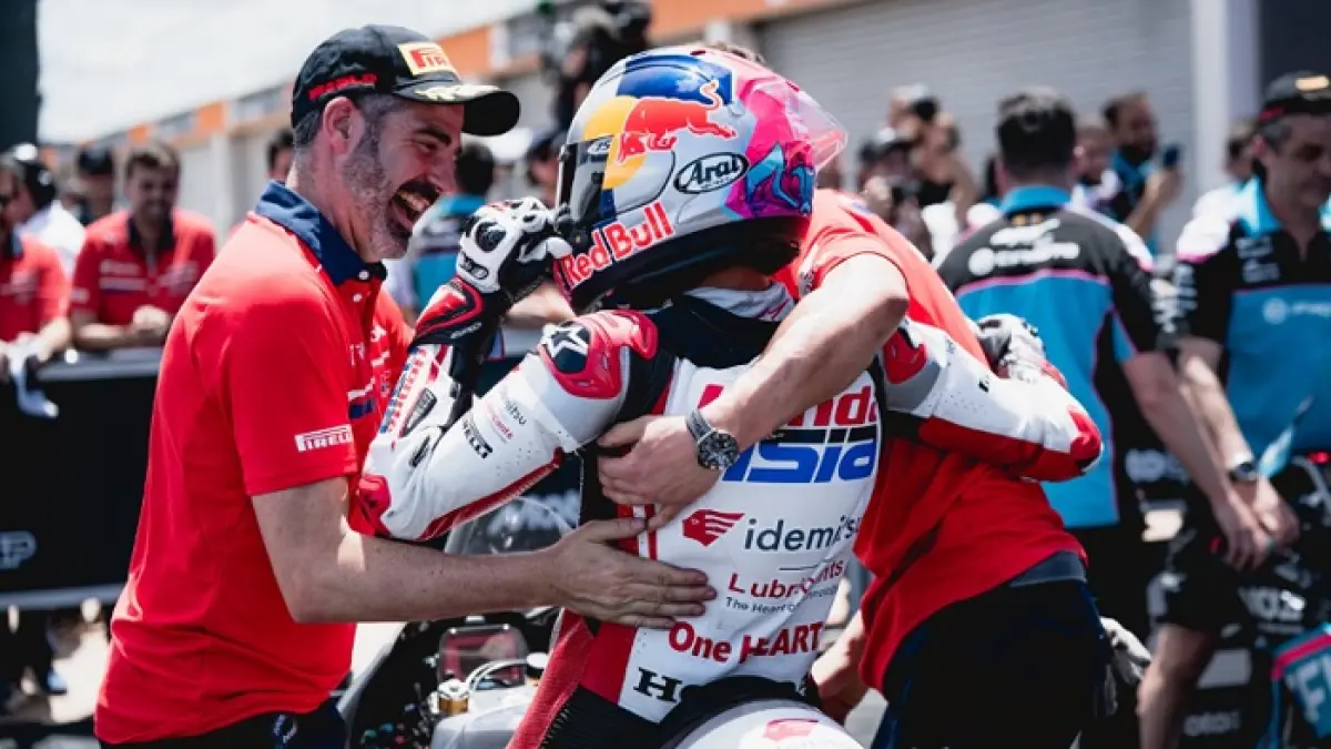 Veda Ega Pratama jadi sorotan Moto3 2026. Rumor motor baru Honda dan ketertarikan tim Eropa ramai diperbincangkan.(Gemini AI)