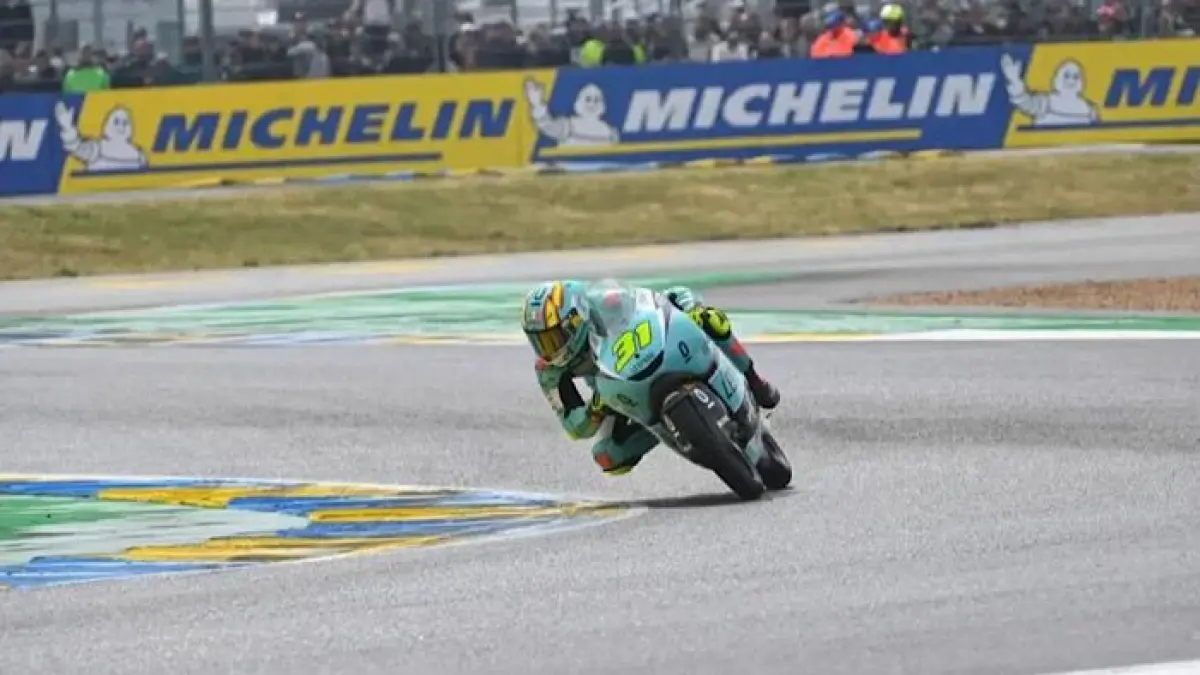 Adrien Fernandez didiskualifikasi Moto3 2026. Feda Ega Pratama berpeluang naik posisi di klasemen dunia usai keputusan FIM.(pinterest)