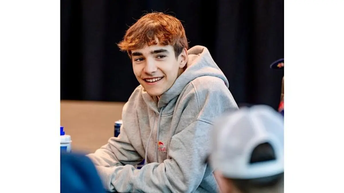Brian Uriarte didiskualifikasi Moto3 Catalunya akibat pelanggaran oli. Fadillah Arbi Aditama kini pimpin Rookie of The Year.(pinterest)