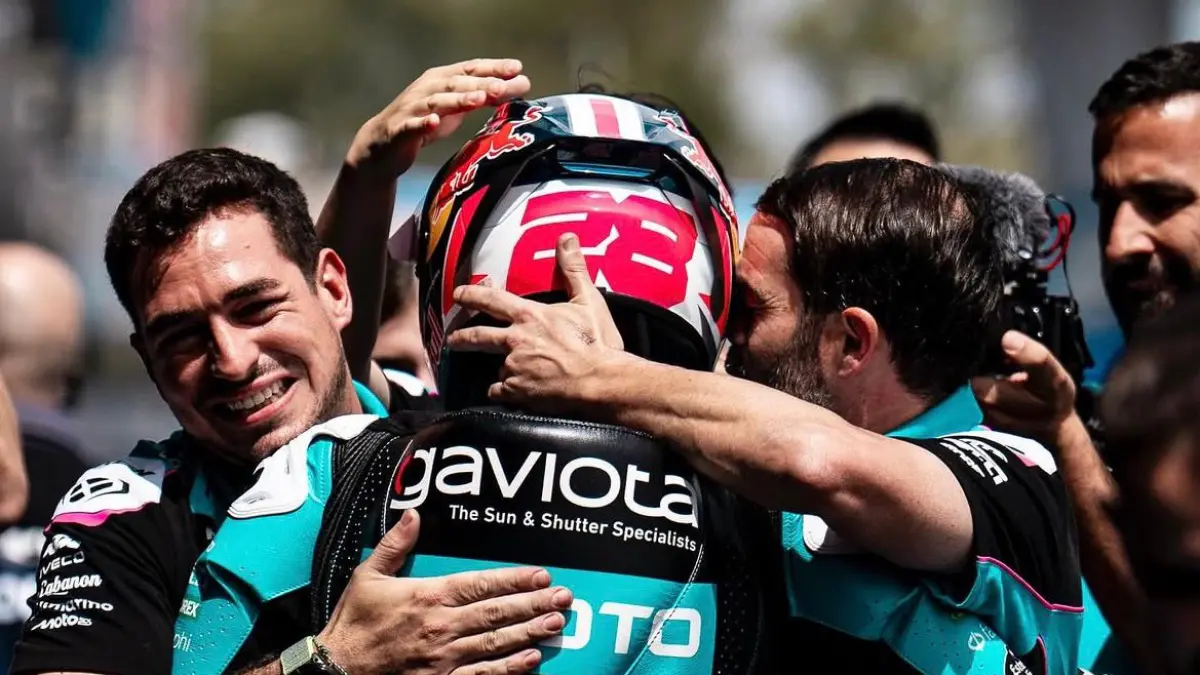 Feda Ega Pratama menuai pujian di Le Mans usai rela kehilangan posisi demi keselamatan rival dan menunjukkan sportivitas tinggi. (Screenshot Instagram)