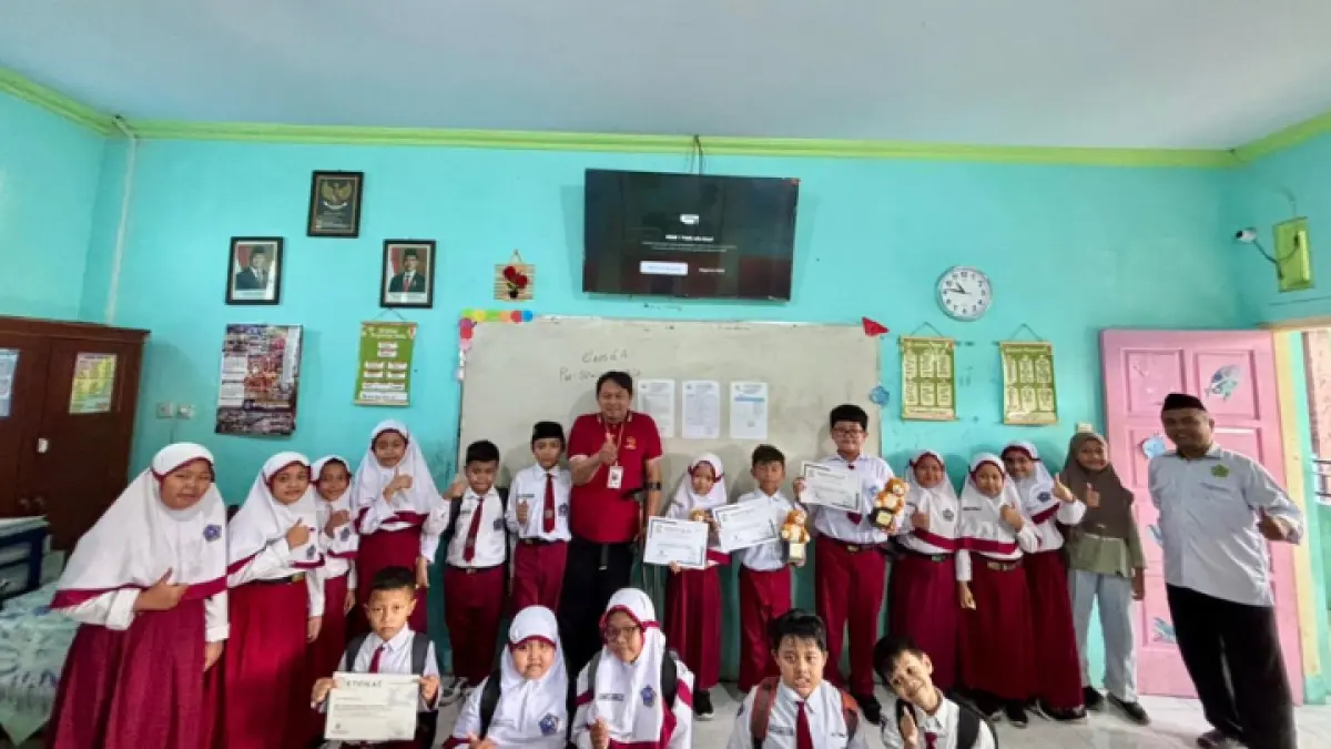 KREATIF: Para juara 1, 2, dan 3 berhak mendapatkan penghargaan langsung atas kreativitas mereka. ( FOTO-FOTO: MI PLUS WALISONGO UNTUK RADAR TRENGGALEK)