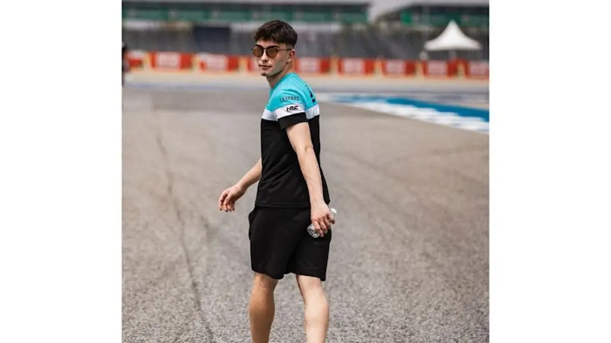 Moto3 2026 diguncang skandal besar. Adrian Fernandez didiskualifikasi 6 seri, Feda Ega Pratama naik ke posisi 3 dunia.(pinterest)