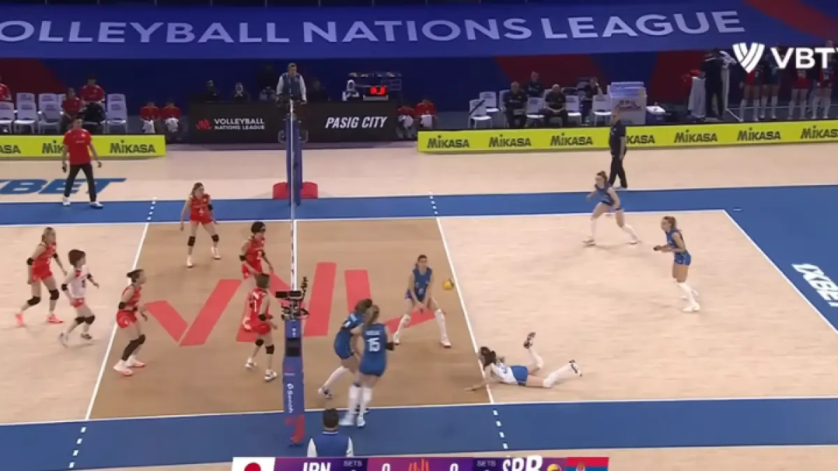 Aksi heroik Jepang bertahan dari gempuran Serbia dalam duel sengit VNL 2026 lima set. (YT. Power Volleyball)