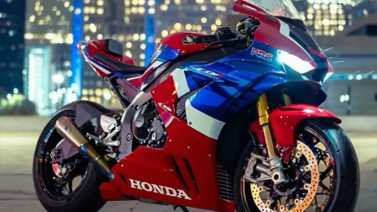 Bedah spesifikasi motor honda moto3 2026 andalan Veda Ega Pratama. Mesin prototype 250cc bertenaga 47,6 dk perontok dominasi lawan! (PINTEREST)