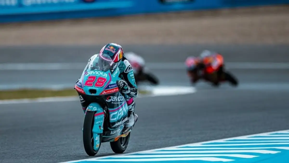 Daftar rider Moto3 2026 terbaru, termasuk Veda Ega Pratama, Hakim Danis, Brian Uriarte, dan Maximo Quiles di berbagai tim.(Gemini AI)