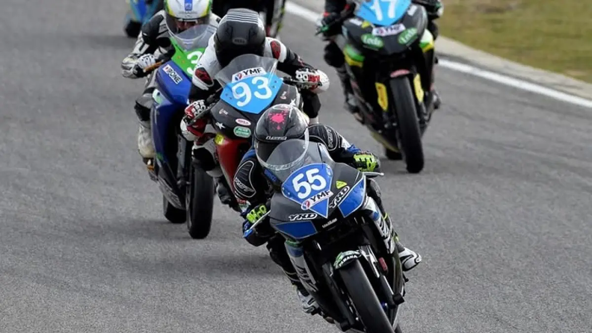 Hasil latihan Moto3 2026 hari ini menempatkan Hakim Danis tercepat, sementara Veda Ega Pratama finis posisi ke-15.(Gemini AI)