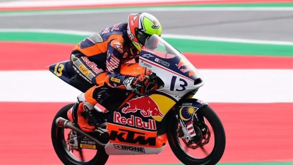 Rumor Hakim Danish klaim pembalap terbaik Asia usai FP1 Moto3 Ceko 2026 memicu perdebatan dan dibandingkan dengan Veda Ega Pratama.(Gemini AI)