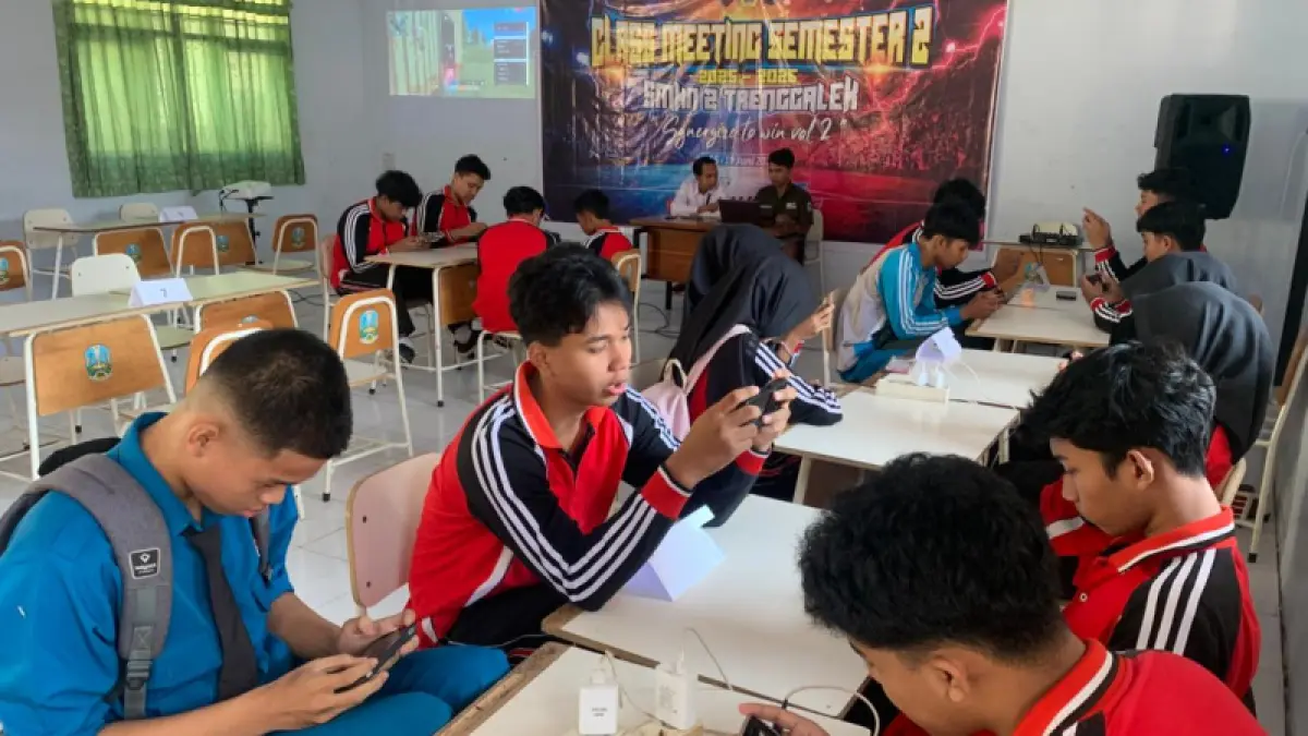 Siswa SMKN 2 Trenggalek mengasah kemampuan dalam bermain esport