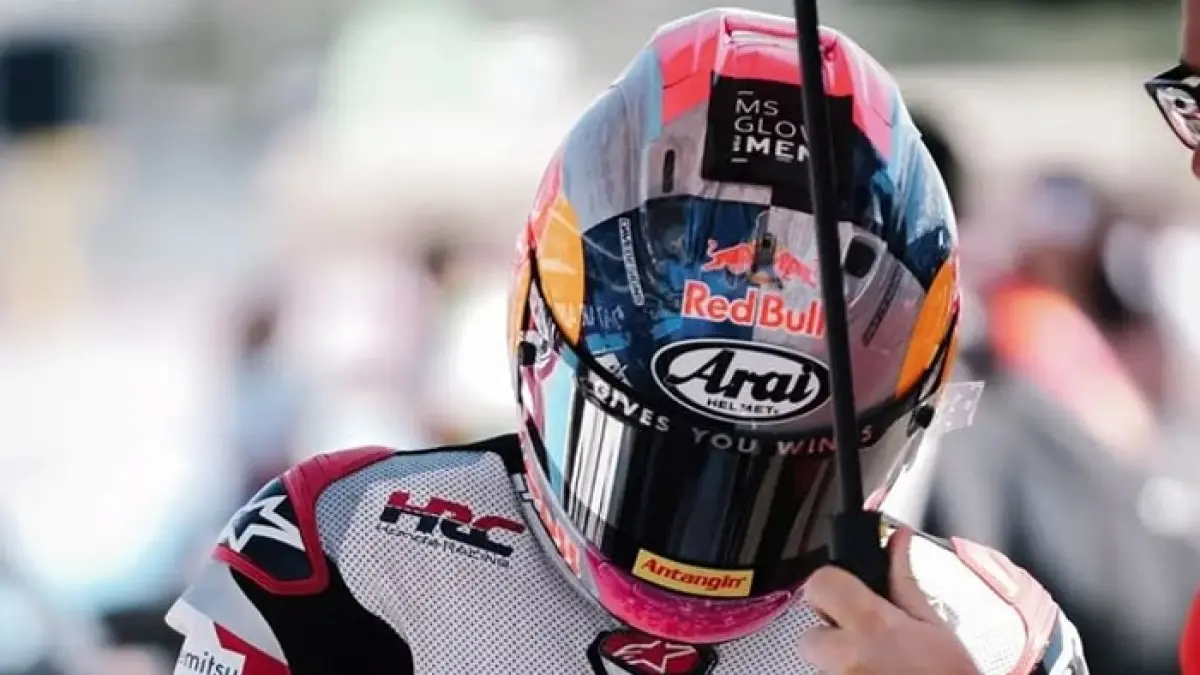 Veda Ega Pratama sukses podium Moto3 Brasil 2026. Lucy Wiryono soroti overtake krusial di lap terakhir yang bikin bangga.(Gemini AI)