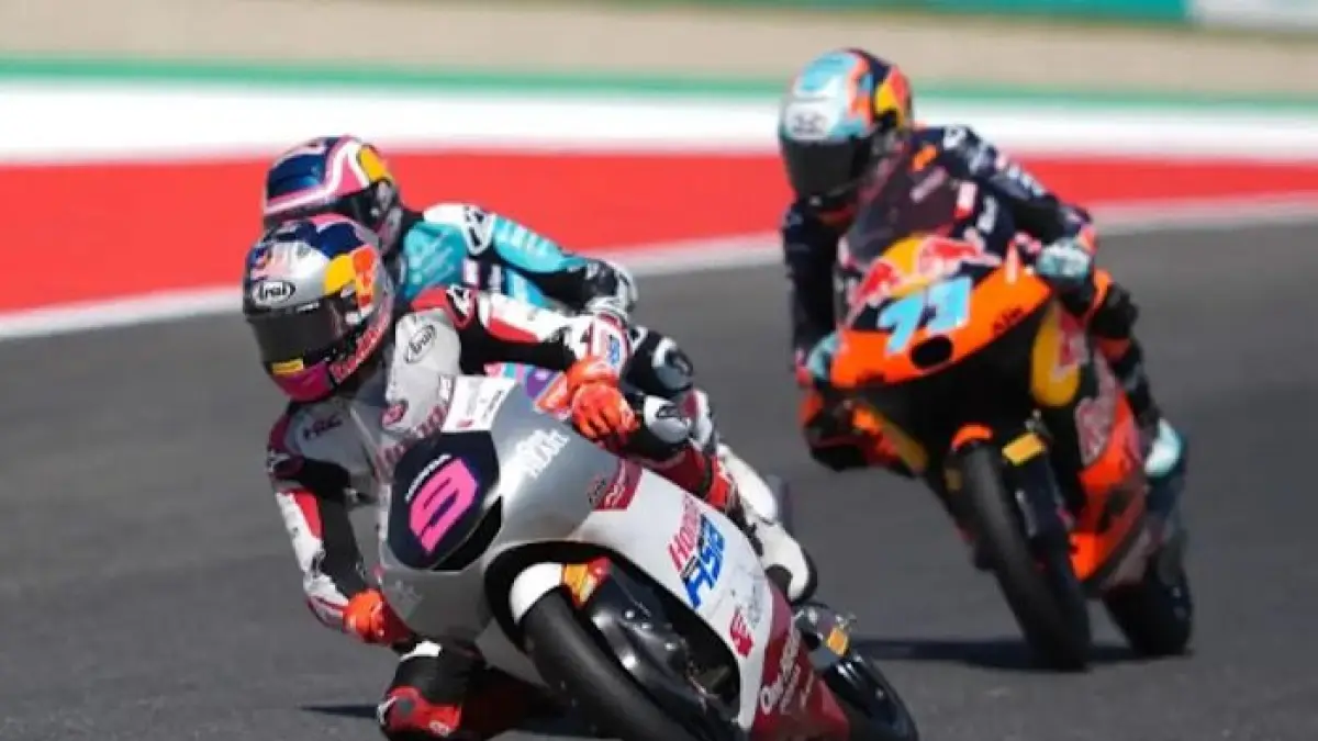 Veda Ega Pratama bikin cemas usai hanya finis P22 di FP2 Moto3 Ceko 2026. Hakim Danish justru melesat ke lima besar.(pinterest)