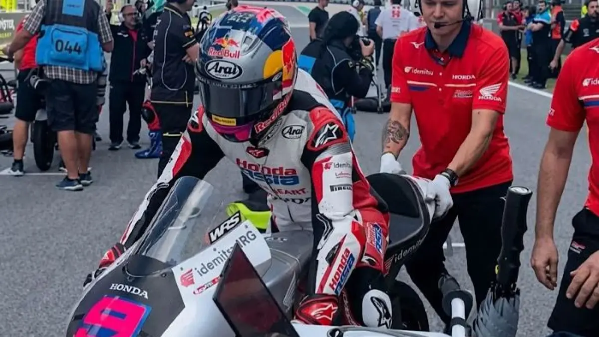 Veda Ega Pratama jadi sorotan jelang Moto3 Ceko 2026. Rumor ketegangan Honda dan regulasi kontroversial mengguncang Brno.(pinterest)