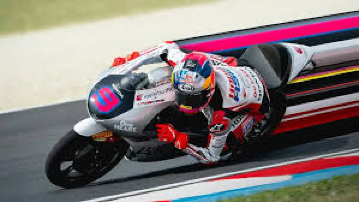 Veda Ega Pratama hadapi tantangan penalti di Moto3 Ceko 2026. Simak perkembangan performa dan evaluasi tim Honda terhadap sang pembalap muda di sini!
