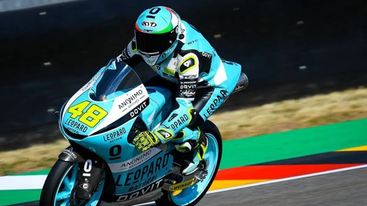 Veda Ega Pratama hanya finis posisi 22 di FP1 Moto3 Ceko 2026. Hakim Danis tampil tercepat, klasemen semakin ketat.(Gemini AI)