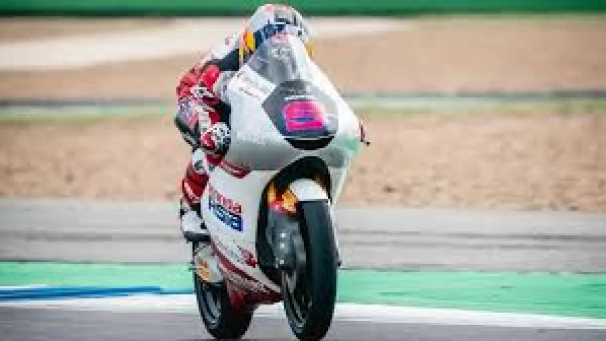 Veda Ega Pratama jadi aset emas HRC Jepang! Honda ancam boikot Moto3 Ceko demi bela Veda dari regulasi tak adil. Simak fakta dukungannya di sini.