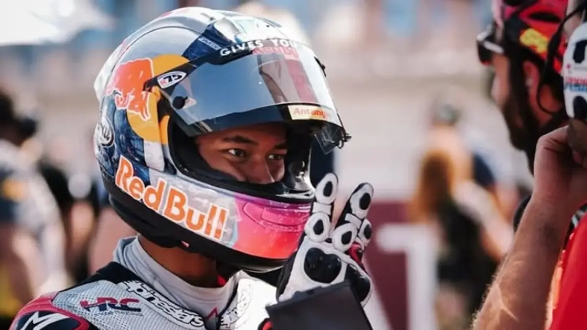Veda Ega Pratama masih jadi pembalap Honda terbaik Moto3 2026, namun GP Ceko bisa menentukan nasibnya di klasemen rookie.(Gemini AI)