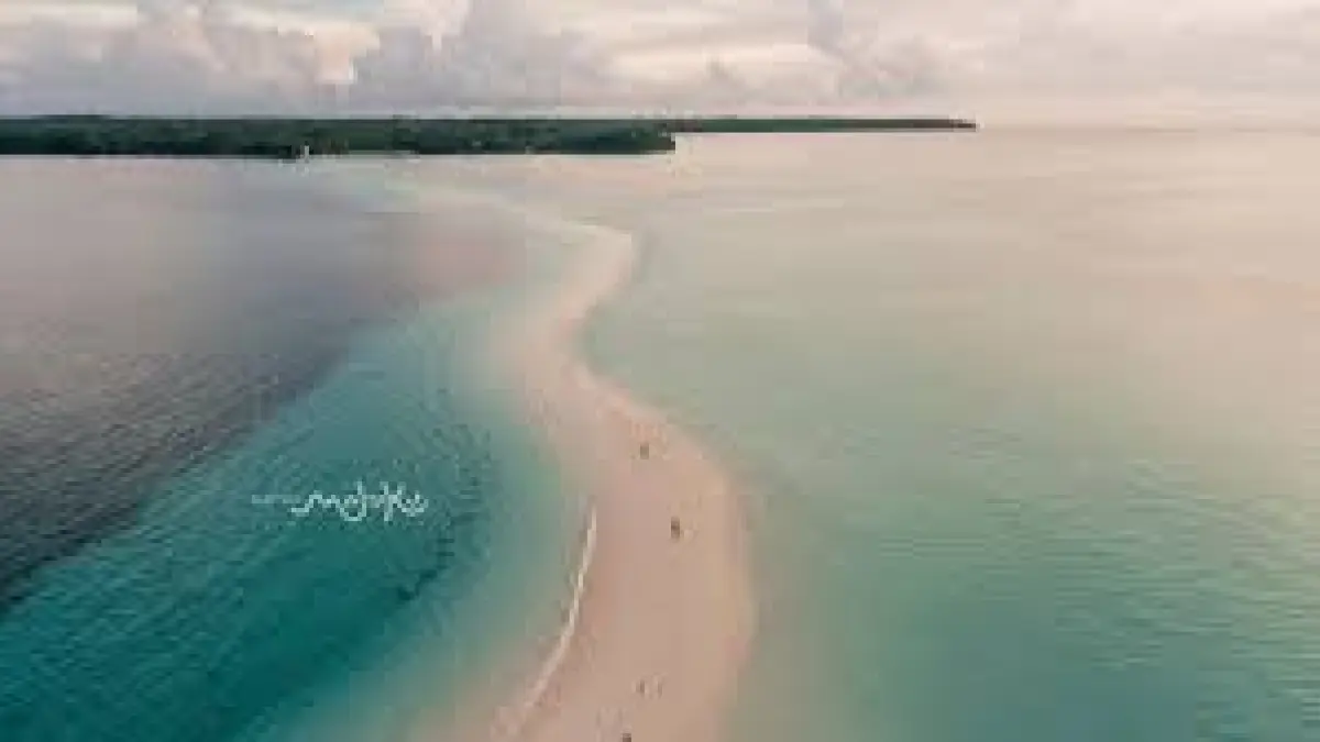 Cari petualangan alam? Intip deretan Pantai Instagramable di Indonesia yang masih asri dan memiliki pemandangan luar biasa bagi pencinta alam.