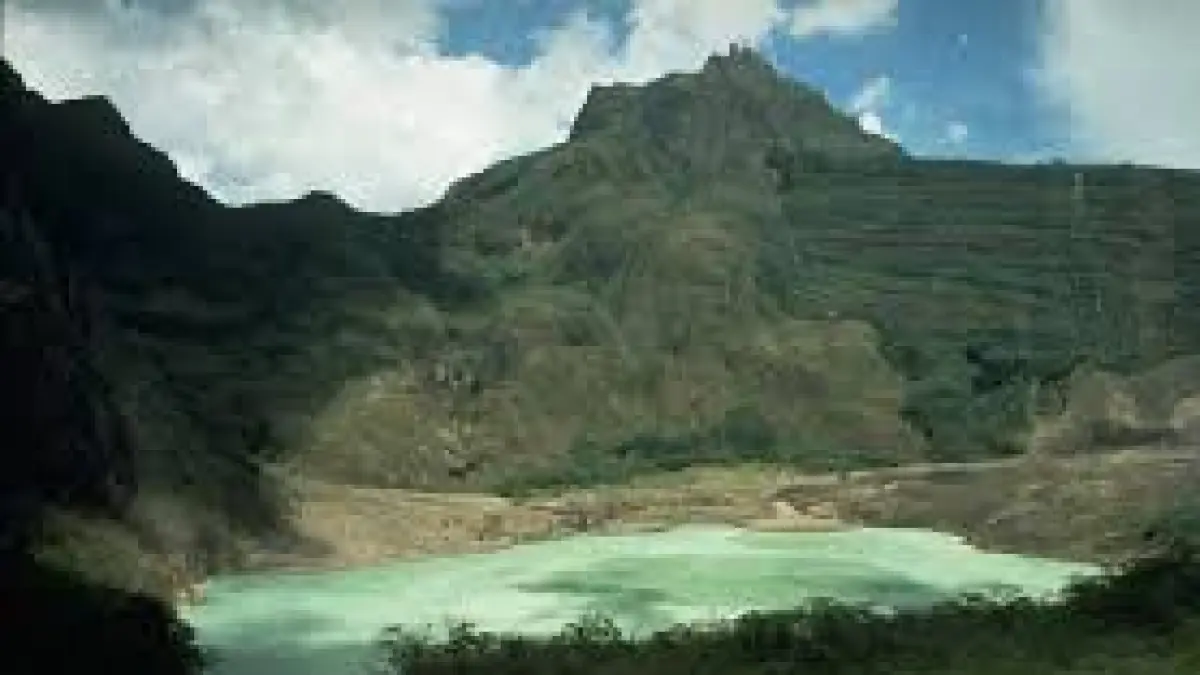 Siap berpetualang? Temukan Desa Wisata Terbaik 2026 di Kediri dengan keindahan kawah Gunung Kelut dan jalur pendakian yang menantang!